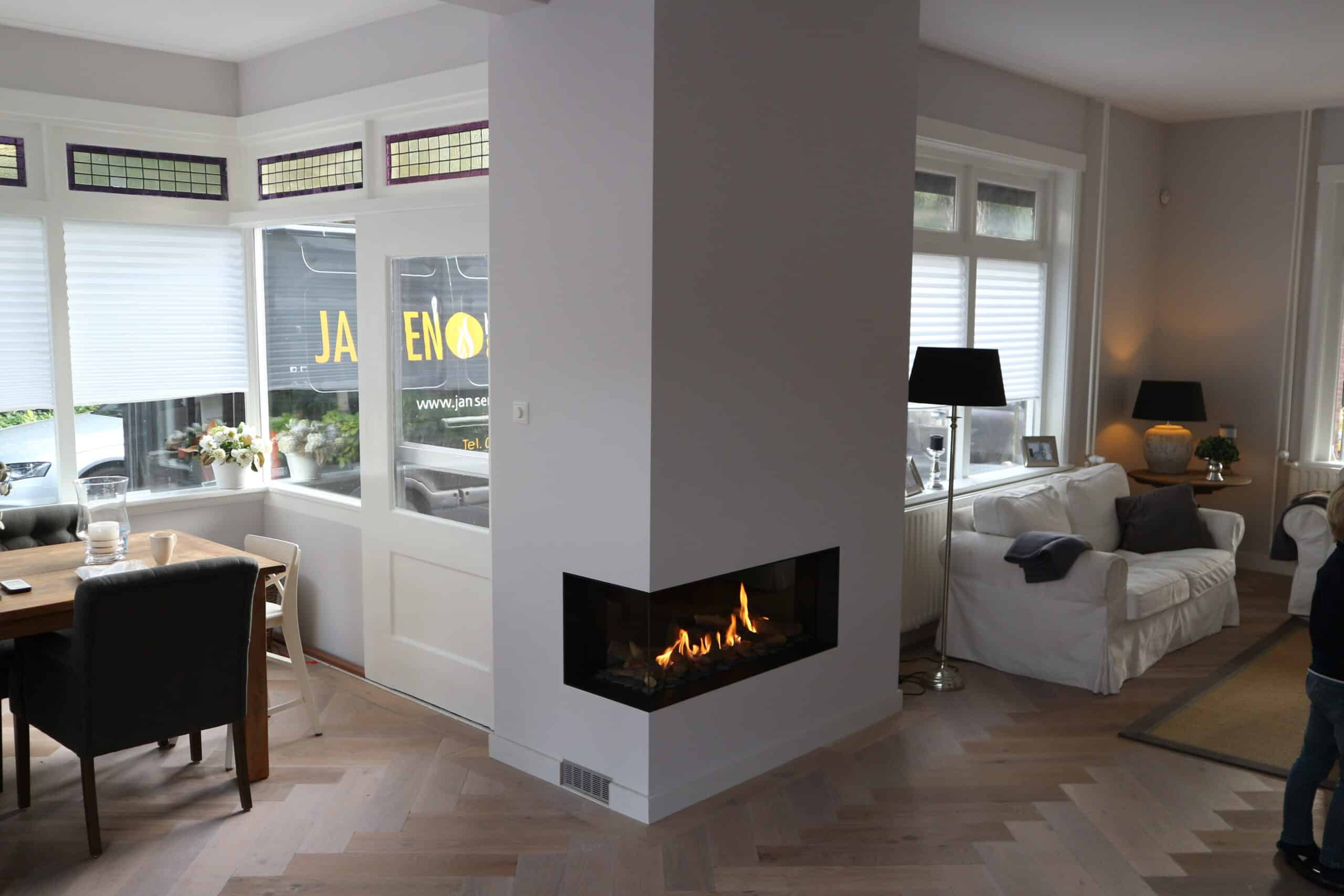 Jansen haarden & kachels - sfeer foto sfeervolle woonkamer met een haard van Jansen Haarden & Kachels
