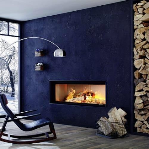Groenekolenboer-kachelleveranciers woonkamer met blauwe accent muur waar de haardkachel is ingebouwd