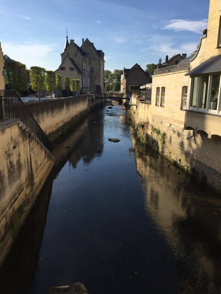 De Geul bij de Bogaardlaan in Valkenburg, gemeente Valkenburg aan de Geul