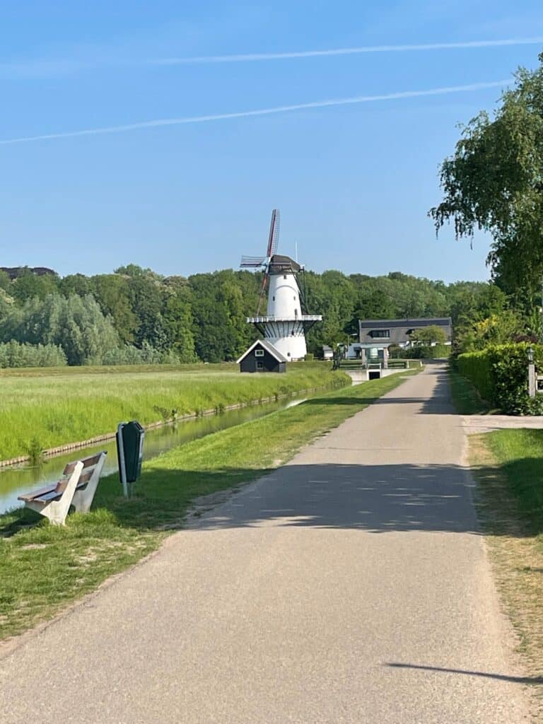 Molen De Kroon in Deil, gemeente West Betuwe