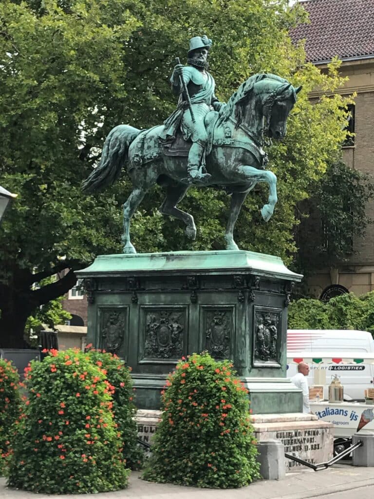 Ruiterstandbeeld van Willem van Oranje in Den Haag